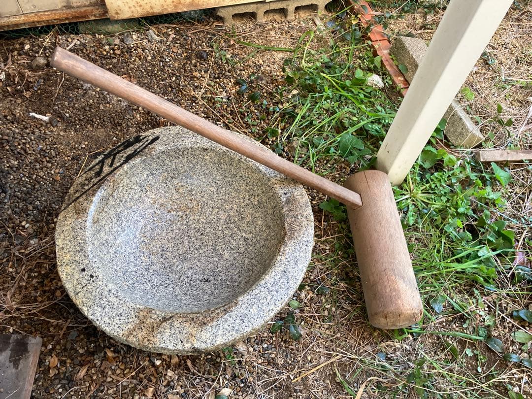 餅つき 石臼 鉢形 庭石 めだか鉢　【引き取り限定】