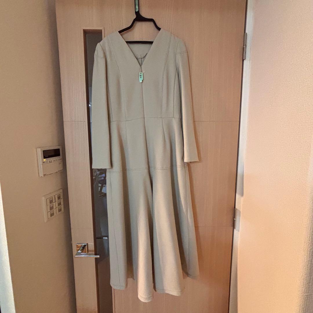CELFORD ベージュ Vネック 長袖 フレアワンピース