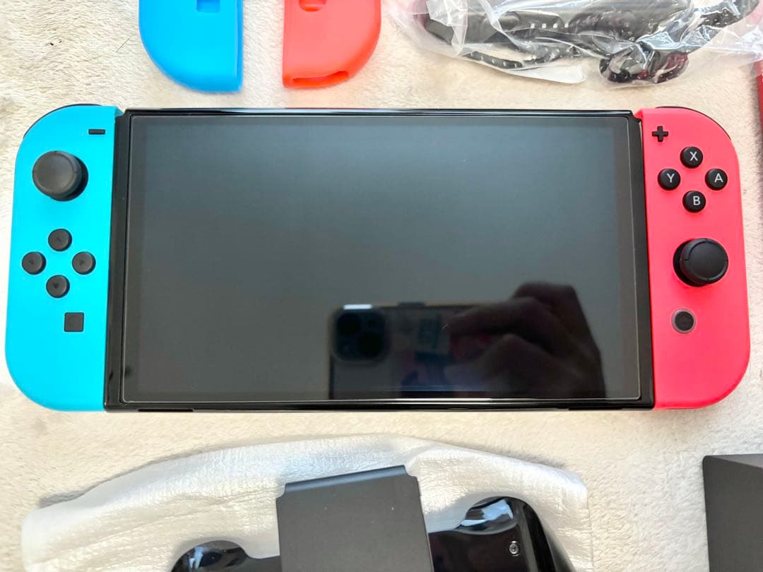 美品 NintendoSwitch 有機ELモデル 収納ケース 保護フィルム付き