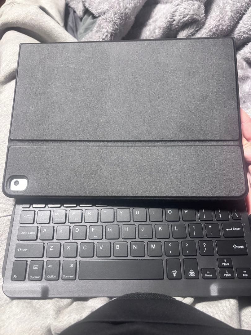 ま*は様 Apple iPad (第9世代) 64GB シルバー キーボード付き