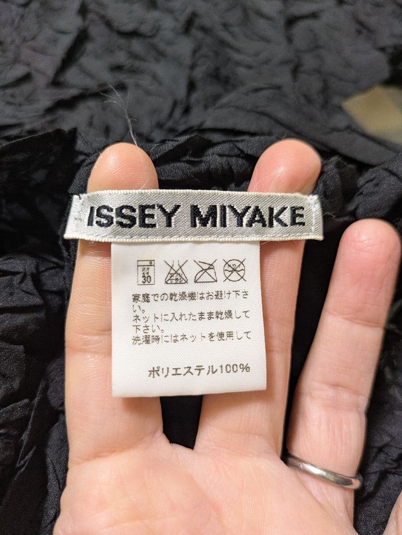 ​極美品 イッセイミヤケ しわ加工 カットソー ブラック M IM02FJ937