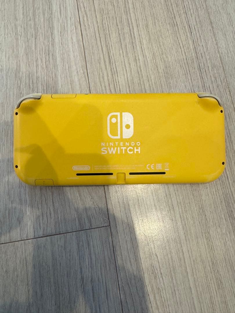 Nintendo Switch Lite イエロー ピカチュウケース付き