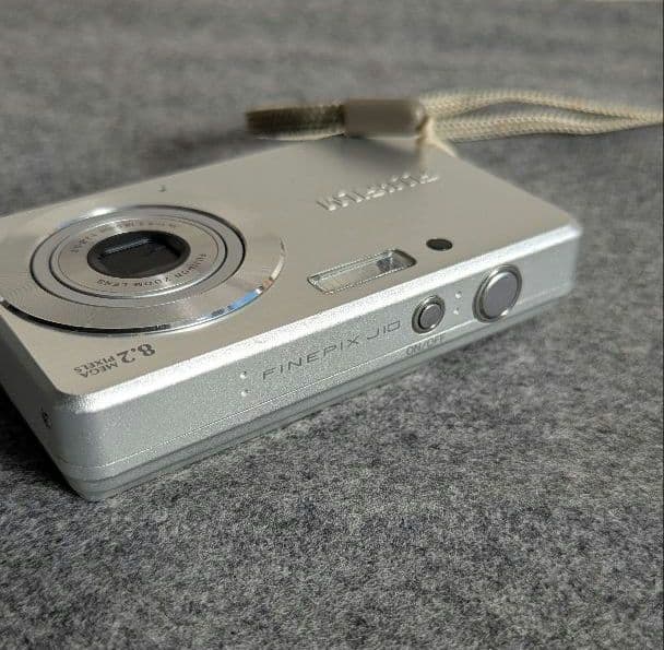 Fujifilm FinePix J10 別途メモリー2GB付き　元箱付き